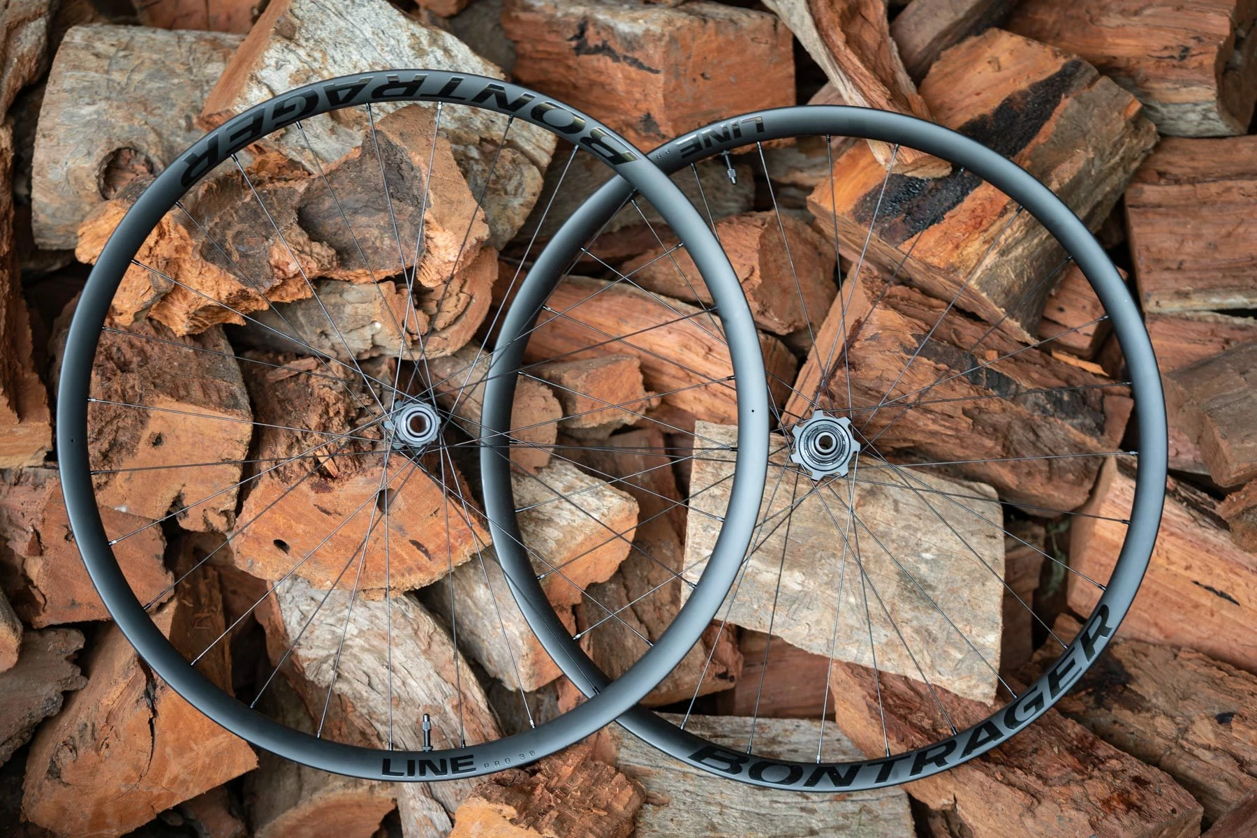 Vittoria Soldes -Vittoria Soldes Bontrager Line Pro 30 Carbon Wheels 2020 02515 1800x1200 1